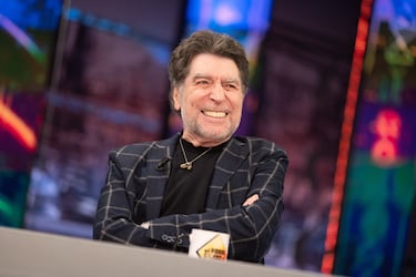 El pasado mes de junio, Joaquín Sabina sufrió un nuevo revés judicial a consecuencia de la desestimación por parte de la Audiencia Nacional de un recurso impuesto acerca de su liquidación de los años 2008, 2009 y 2010. La Agencia Tributaria le reclama al cantante 2,5 millones de euros en conceptos de derechos de autor debido a un error en la declaración de la renta con el objetivo de esquivar la tributación del IRPF, que finalmente ha derivado en una deuda millonaria con el Fisco. 