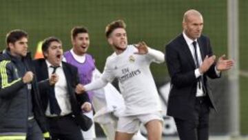 Zidane celebró el gol de Marcos Llorente que le dio el empate al Castilla contra el Talavera (1-1).