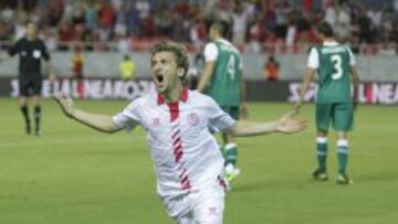 Marko Marin festeja uno de sus dos goles.