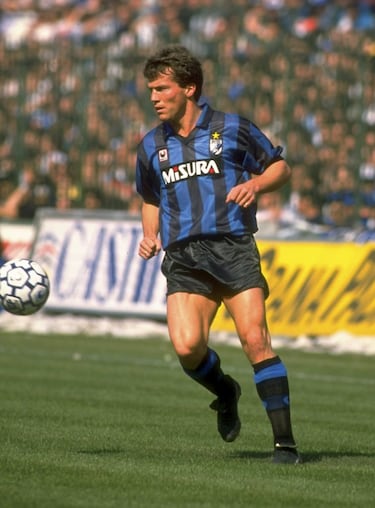 Campeón del mundo y Balón de oro en 1990, Lothar Matthaus estuvo muy cerca de ser jugador del Real Madrid en la primavera de 1991. El Madrid notó en demasía las marchas de Martín Vázquez y de Schuster y los blancos querían reestructurar su equipo, empezando por el banquillo. El elegido fue (en un primer momento) Pacho Maturana, entrenador que había llevado a la selección colombiana a desplegar un juego ofensivo con toque y combinaciones. Maturana no veía al rumano Hagi como un elemento indispensable para su plantilla. Un par de meses antes, en marzo de 1991, Gunter Netzer, exjugador madridista, se puso en contacto con Ramón Mendoza, entonces presidente blanco, para indicarle que Matthaus quería salir del Inter. Esa temporada había tenido sus más y sus menos con el técnico interista, Giovanni Trapattoni, llegando a un punto de no retorno, y quería una reunión con el presidente blanco. Pero la filtración de esa noticia cayó como un bombazo en Milán. Ernesto Pellegrini, presidente del Inter montó en cólera. Negó cualquier tipo de negociación y se cerró en banda. El Madrid se quedó sin Matthaus primero, y sin Maturana después…

