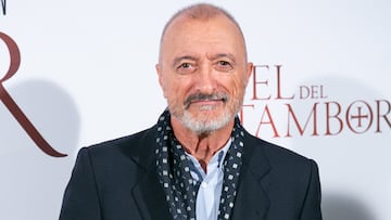 El bar del sur de España donde Pérez-Reverte tiene una percha propia para su sombrero y tapas por menos de 5 euros