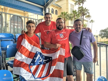 Diego celebra el póquer con su padre y la afición rojiblanca
