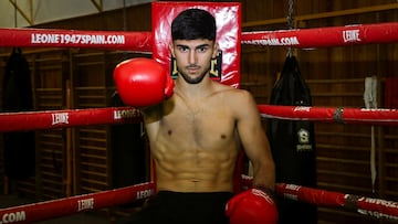 Enrique Kakulov posa en el ring del CAR de Madrid.