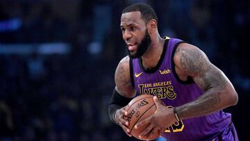LOS ANGELES, CALIFORNIA - DECEMBER 21: LeBron James #23 of the Los Angeles Lakers palms the ball before the game against the New Orleans Pelicans at Staples Center on December 21, 2018 in Los Angeles, California. NOTE TO USER: User expressly acknowledges and agrees that, by downloading and or using this photograph, User is consenting to the terms and conditions of the Getty Images License Agreement. Harry How/Getty Images/AFP
== FOR NEWSPAPERS, INTERNET, TELCOS & TELEVISION USE ONLY ==
