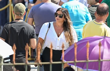 Sandra Madureira llega al funeral de Diogo Jota y su hermano André Silva en la Igreja Matriz de Gondomar el 5 de julio de 2025 en Gondomar, Portugal.