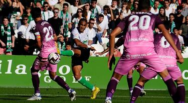 Aprobados y suspensos del Racing frente al Málaga: a palos con la victoria
