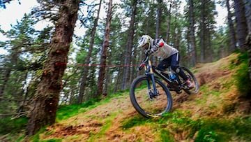 Rider de MTB DH en La Molina