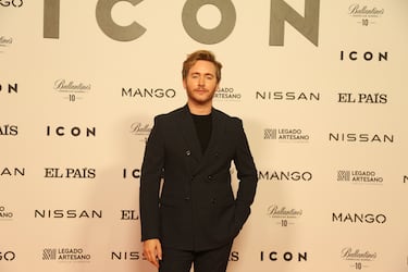 Pablo Rivero posa en la alfombra roja de la gala por el décimo aniversario de 'Icon' celebrada en el Consulado Italiano de Madrid.