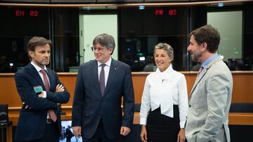 La vicepresidenta segunda del Gobierno y ministra de Trabajo en funciones, Yolanda Díaz (2d), el líder de Junts y eurodiputado, Carles Puigdemont (2i), el dirigente de En Comú Podem, Jaume Asens (1i) y el eurodiputado Antoni Comín (1d) durante un encuentro en el Parlamento europeo, a 4 de septiembre de 2023, en Bruselas (Bélgica). La vicepresidenta segunda del Gobierno y líder de Sumar se ha reunido con el expresident de la Generalit, Carles Puigdemont, quien se encuentra huido de la justicia, han finalizado su encuentro este lunes en el Parlamento Europeo en Bruselas "optimistas" y han asegurado que habrá más reuniones.
04 SEPTIEMBRE 2023;SUMAR;JUNTS;INVESTIDURA;REUNIÓN;CATALUNYA;CATALUÑA
SUMAR
04/09/2023