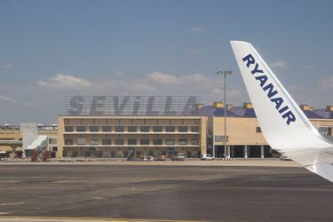 El Aeropuerto de Sevilla es el segundo con mayor número de pasajeros en Andalucía tras el Aeropuerto de Málaga-Costa del Sol y el primero en volumen de mercancías. Es el 98º en la calificación global.