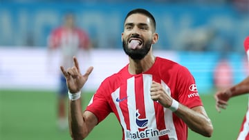 Yannick Carrasco celebra un gol con el Atlético.