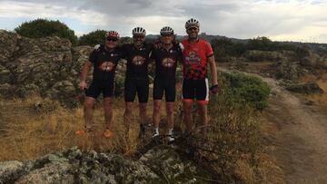 El equipo de Julio Agredano posa antes de afrontar el reto de la Madrid-Lisboa en BTT.