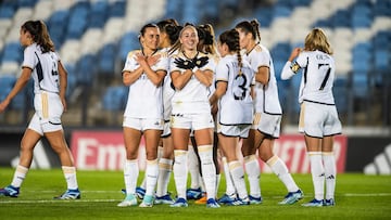 Athenea celebra uno de sus goles a la Real Sociedad en la octava jornada de la Liga F.