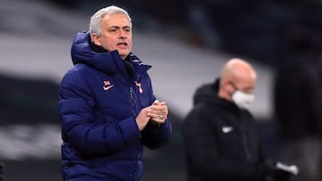 05 January 2021, England, London: Tottenham Hotspur manager Jose Mourinho gestures on the touchline during the English Carabao Cup Semi-Final soccer match between Tottenham Hotspur and Brentford at the Tottenham Hotspur Stadium. Photo: Adam Davy/PA Wire/d