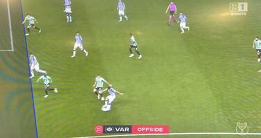 La polémica del Real-Betis: fuera de juego milimétrico, posible penalti...