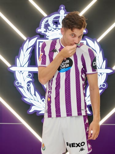 El extremo vallisoletano regresa a su casa. Iván Alejo firma libre hasta junio de 2027, con la mochila cargada con más de 200 partidos entre Primera y Segunda. Vuelve con la experiencia ganada en Cádiz y Apoel para convertirse en referente sobre el campo y liderar desde el pulso y la ilusión a un Valladolid que aspira a pelear su retorno inmediato