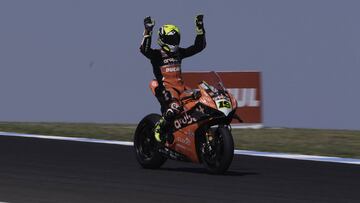 Álvaro Bautista celebra una de las seis victorias que suma en las seis primeras carreras de SBK.