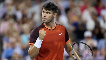 MASON, OHIO - AUGUST 15: Carlos Alcaraz of Spain celebrates while playing Gael Monfils of France during Day 5 of the Cincinnati Open at the Lindner Family Tennis Center on August 15, 2024 in Mason, Ohio. Matthew Stockman/Getty Images/AFP (Photo by MATTHEW STOCKMAN / GETTY IMAGES NORTH AMERICA / Getty Images via AFP)