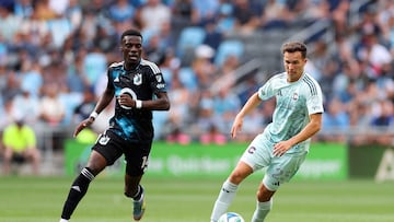 ST PAUL, MINNESOTA - AUGUST 10: Cole Bassett #23 of Colorado Rapids runs with the ball against Tani Oluwaseyi #14 of Minnesota United in the first half at Allianz Field on August 10, 2025 in St Paul, Minnesota. David Berding/Getty Images/AFP (Photo by David Berding / GETTY IMAGES NORTH AMERICA / Getty Images via AFP)