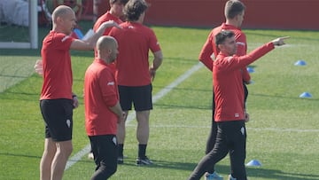 16/05/25 ENTRENAMIENTO SPORTING GIJON
ASIER GARITANO CON UN BALON EN EL ENTRENAMIENTO
