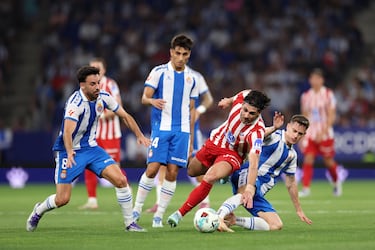 El centrocampista estadounidense juega su primer partido en primera división con la camiseta rojiblanca.