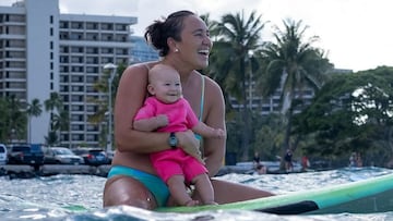 Carissa Moore con su bebé