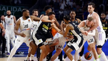 MADRID, 27/04/2023.- Los jugadores del Partizán se pegan con los jugadores del Real Madrid, durante el segundo partido de los cuartos de final de la EuroLiga que Real Madrid y Partizán Belgrado disputan este jueves en el Wizink Center, en Madrid. EFE/Juan Carlos Hidalgo