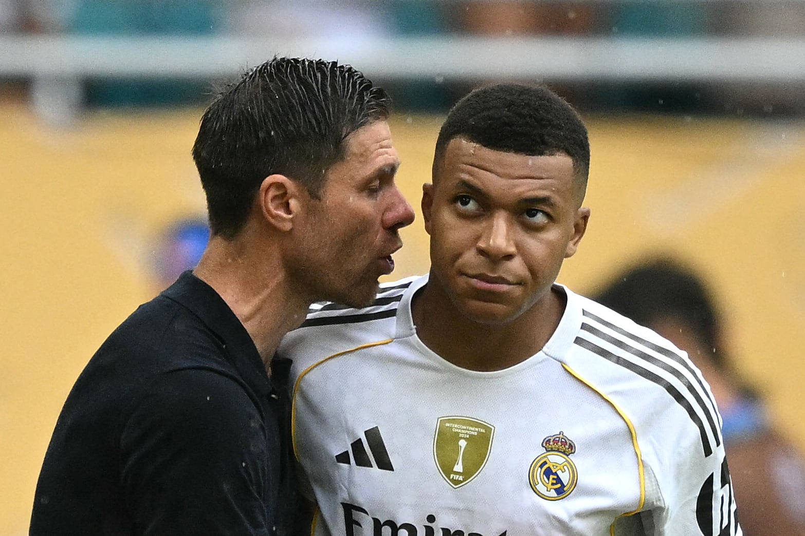 Xabi se agarra a Mbappé