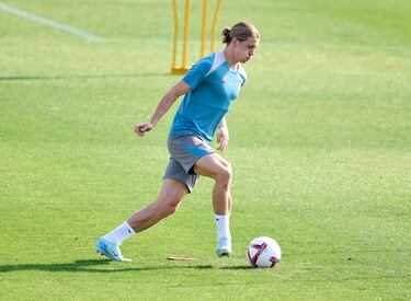 Conor Gallagher durante el entrenamiento de hoy del Atlético de Madrid en la Ciudad Deportiva de Majadahonda.