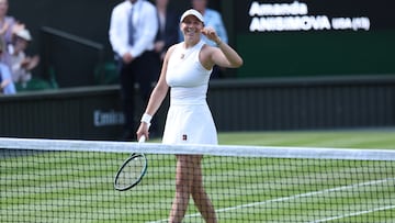 Amanda Anisimova celebra la victoria ante Sabalenka en semifinales.