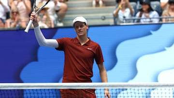 Jannik Sinner celebra su victoria contra Vit Kopriva en el US Open.