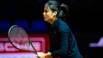 La tenista británica Emma Raducanu, durante un entrenamiento previo al Porsche Tennis Grand Prix WTA 500.