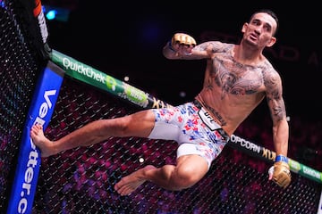 El estadounidense Max Holloway antes del combate.