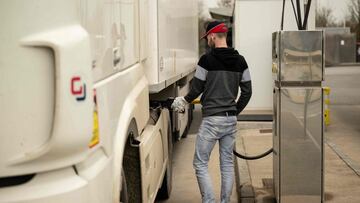 El 'efecto cohete' y el 'efecto pluma' que explica la rápida subida de la gasolina
