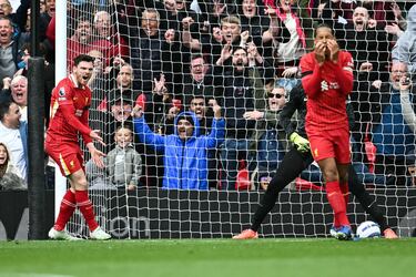 Locura Van Dijk en Anfield 
