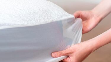Esta funda de colchón impermeable es hipoalergénica y silenciosa