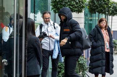 Kylian Mbappé llegando al hotel. 