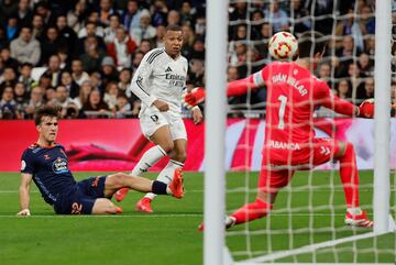 Mbappé adelanta al Real Madrid tras una gran combinación entre Ceballos y Vinicius al 37'