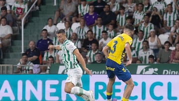 Fuentes, ante Mika Mármol