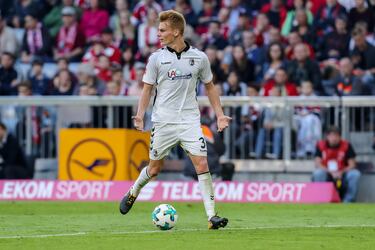 El austriaco pasó del Castilla al Friburgo en el verano de 2017. Pese a un inicio lento, poco a poco se hizo un nombre en la Bundesliga. El central nunca volvió al Real Madrid y desde aquel verano defiende la misma camiseta.