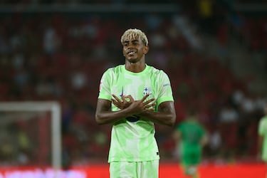 Un jugador diferente. Más allá de las polémicas. Dio una asistencia magistral a Raphinha, provocó la segunda amarilla de Morlanes e hizo un gol. Líder indiscutible en el césped. 