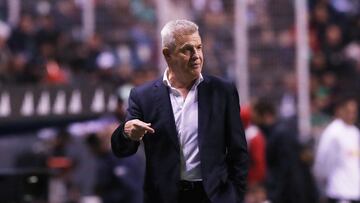 Soccer Football - Friendly international - Mexico v Valencia - Estadio Cuauhtemoc, Puebla, Mexico - October 12, 2024 Mexico coach Javier Aguirre during the match REUTERS/Henry Romero
