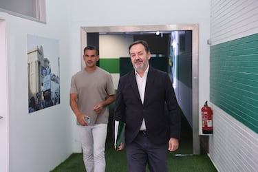Juanito, entre su renovación y los fichajes