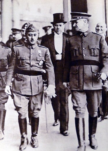 El 6 de agosto de 1936, Francisco Franco llegó a Sevilla procedente de Marruecos para avanzar en la sublevación militar. El 1 de octubre, fue nombrado jefe del Estado español en la zona sublevada.