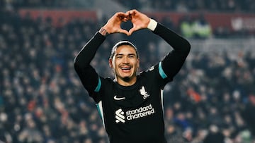 BRENTFORD, ENGLAND - JANUARY 18: Darwin Nunez of Liverpool celebrates scoring his team's second goal during the Premier League match between Brentford FC and Liverpool FC at Gtech Community Stadium on January 18, 2025 in Brentford, England. (Photo by Liverpool FC/Liverpool FC via Getty Images)