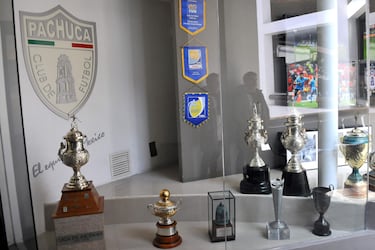 Los trofeos obtenidos por el club de fútbol Pachuca se exhiben en su Universidad del Fútbol y Ciencias del Deporte (UFD) en Pachuca.