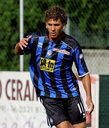 El delantero italiano jugó la temporada 2008-09. Disputó 14 encuentros con el primer equipo y con el filial tan solo jugó uno en el que marcó 1 gol. 