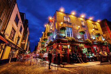 La cerveza Guines se ha convertido para los irlandeses en un símbolo nacional siendo una de las bebidas más asociadas al país. Los pubs irlandeses son el alma de la sociedad y centro del consumo de la cerveza. Su consumo es de 103 litros por persona al año.