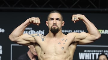 Robert Whittaker en el pesaje de la UFC Fight Night.