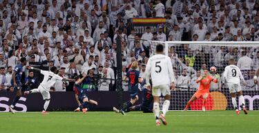4-0. Centro de Luka Modric para la carrera de Vinicius al espacio, dribla a su marcador y con la derecha, saca un potente disparo al palo izquierdo de Janis Blaswich y anotar el cuarto.